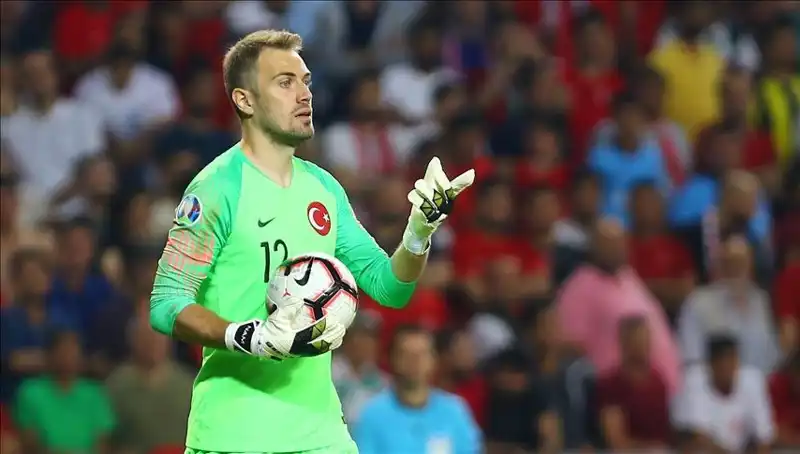 Milli Kaleci Mert Günok Futbolu Bırakacağı Yaşı Açıkladı: Futbolseverler Üçün Şaşırtıcı Karar