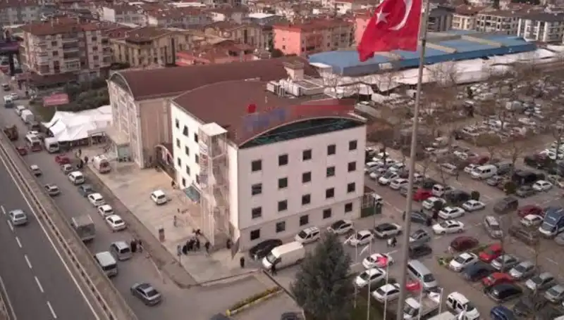 Özel Hastaneye Deprem Mührü: Perde Betonları Kestiler İddiası Şok Etkisi Yarattı