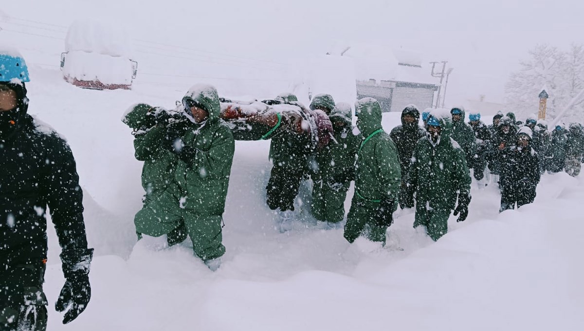 Himalayalar'daki Çığ Felaketinde 41 Kişi Mahsur: Buzul Patlamasının Ardından Panik Hareket