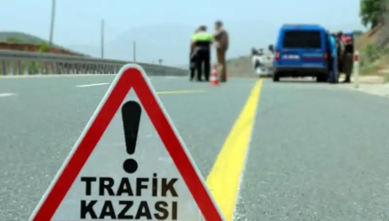 Otomobil ve Hafif Ticari Araç Çarpıştı: 6 Kişinin Acı Kaybı