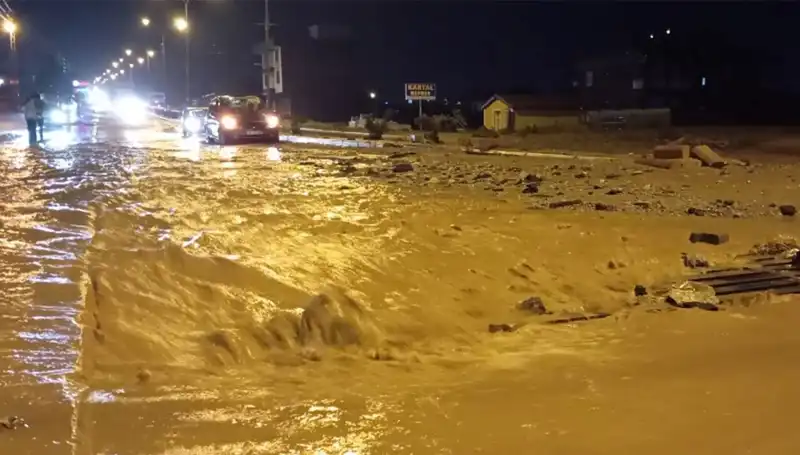 Sel Felaketi: Konya ve Ankara'da Su Baskınları Nedenleri ve Son Gelişmeler