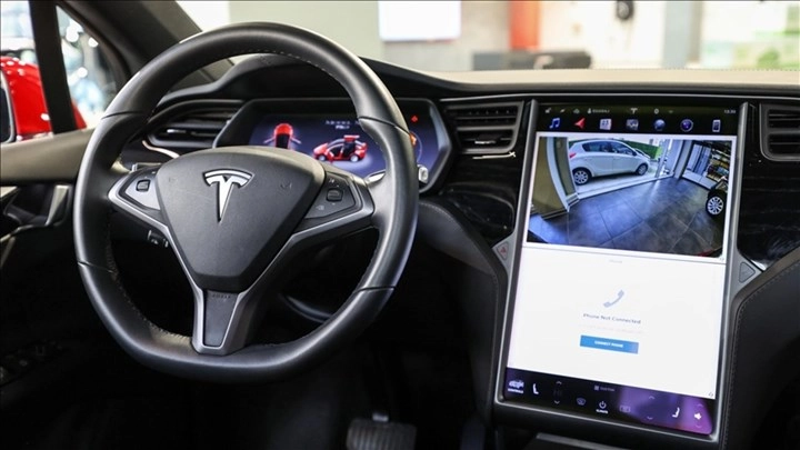 Tesla'da Yazılım Sorunu: 1,8 Milyon Araç Geri Çağrılıyor