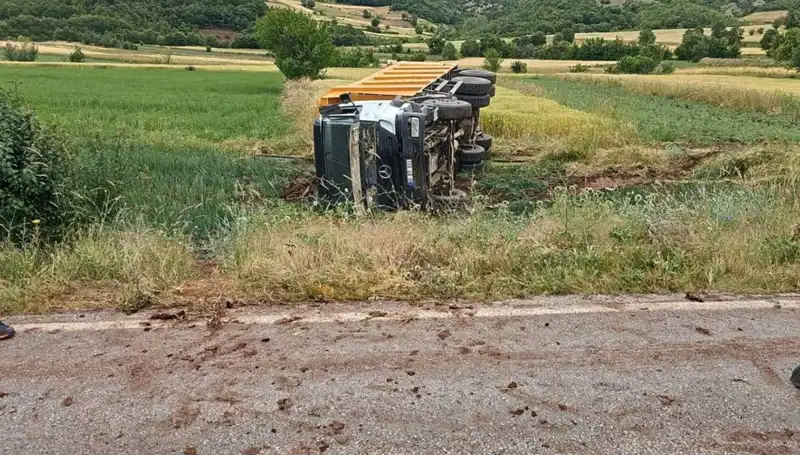 Tokat'ta Devrilen Kamyonun Şoförü Hayatını Kaybetti: Detaylar Ortaya Çıktı