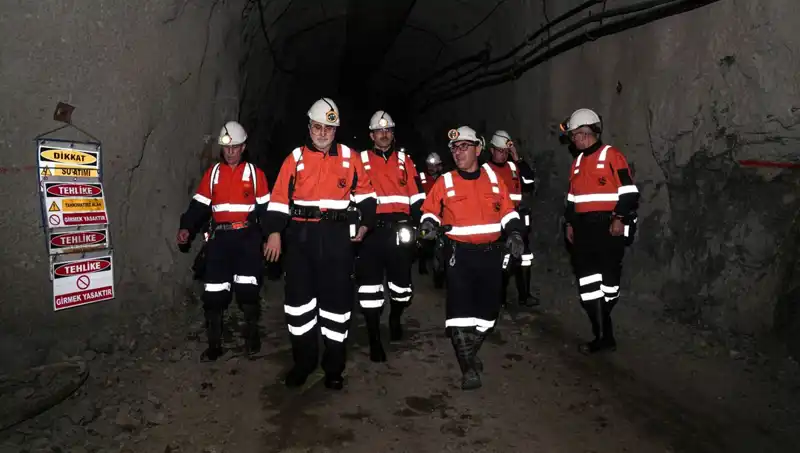 Altın Madeninde Tarihi Ziyaret: Bakan Işıkhan Yer Altına İndi
