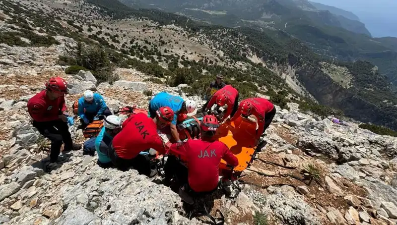 Fethiye'de Düşen Paraşüt, Bütün Şehri Sarstı: İki Hayat Kaybı