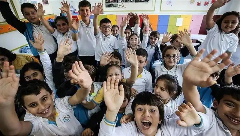 9 Günlük Tatilin Ardından Okullar Yeniden Açılıyor: Öğrenciler Heyecanla Dönüyor