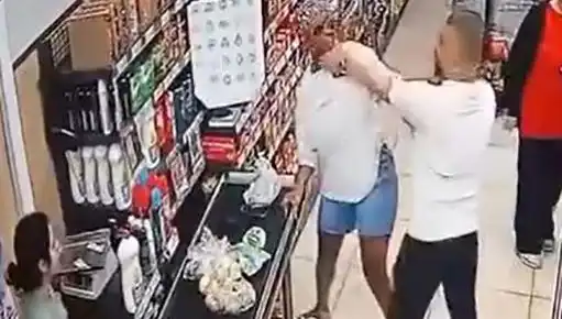 Market Kasa Sırasında Gerçekleşen Saldırı: Şok Edici Görüntüler!