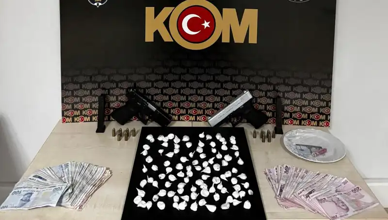 Çeşme'de Silahlı Saldırı Soruşturmasında 3 Kişi Gözaltına Alındı