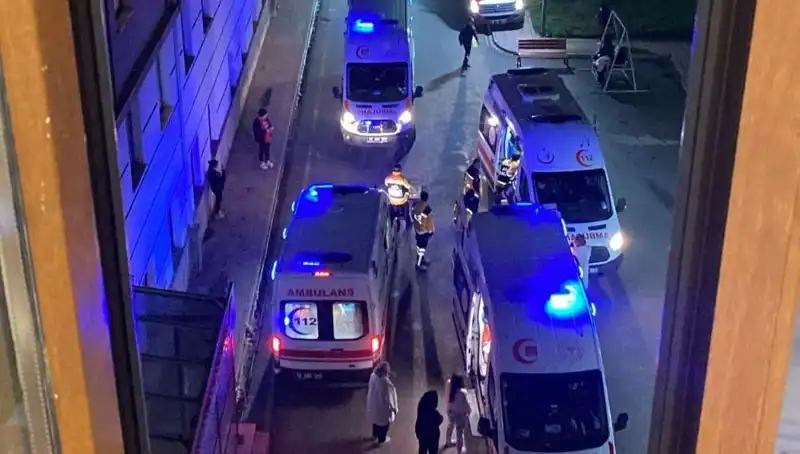Akşam Yemeğinde Kanlı Zehirlenme: 53 Öğrenci Hastaneye Kaldırıldı