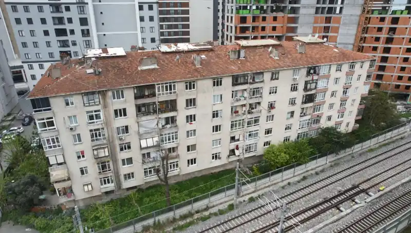 Deprem Sonrası Bakanlık Harekete Geçti: Riskli Binalar Boşaltıldı