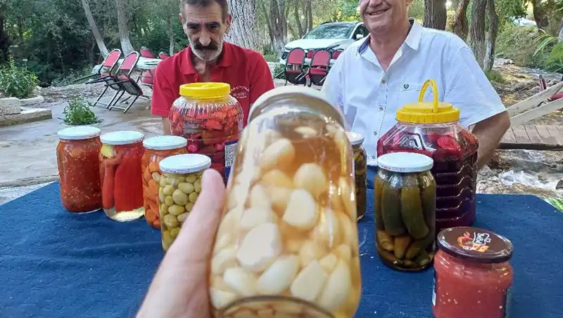 Araban Sarımsağı ile Yapılan Eşsiz Turşu, Sağlık ve Lezzeti Bir Arada Sunuyor