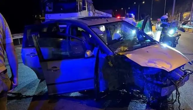 Otomobil Bariyere Çarptı: Feci Kazada Bir Ölü ve Üç Yaralı