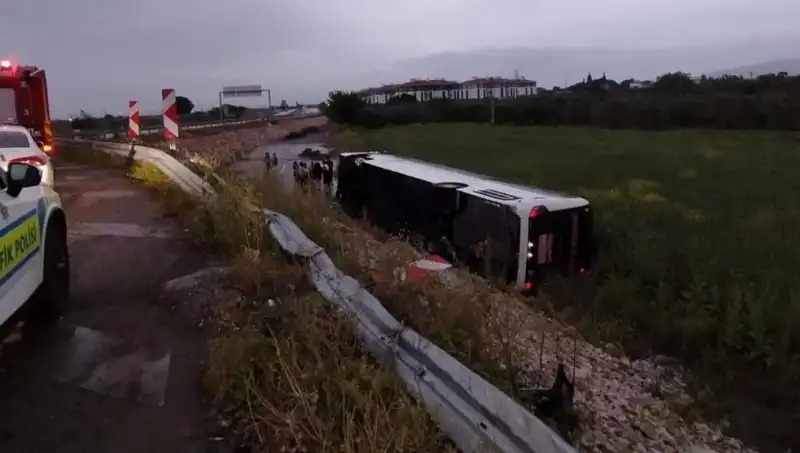 Manisa’da Yolcu Otobüsü Kazası: Yaralıların Sayısı Artıyor