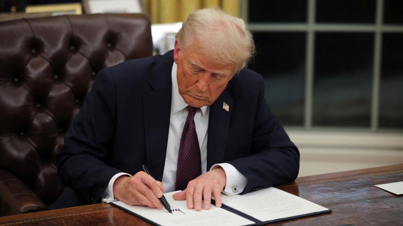 Trump, Birbiri Ardına Kararnameler İmzalıyor