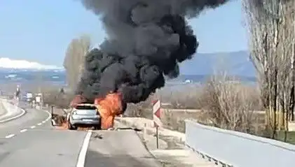 Kütahya'da Seyir Halindeki Otomobilin Alev Alev Yanması Korkuttu!