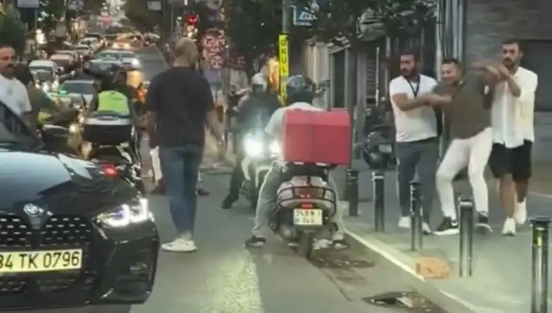 Nişantaşı’nda Yol Verme Kavgası: Kadına Sopayla Saldıran Adam Gözaltına Alındı