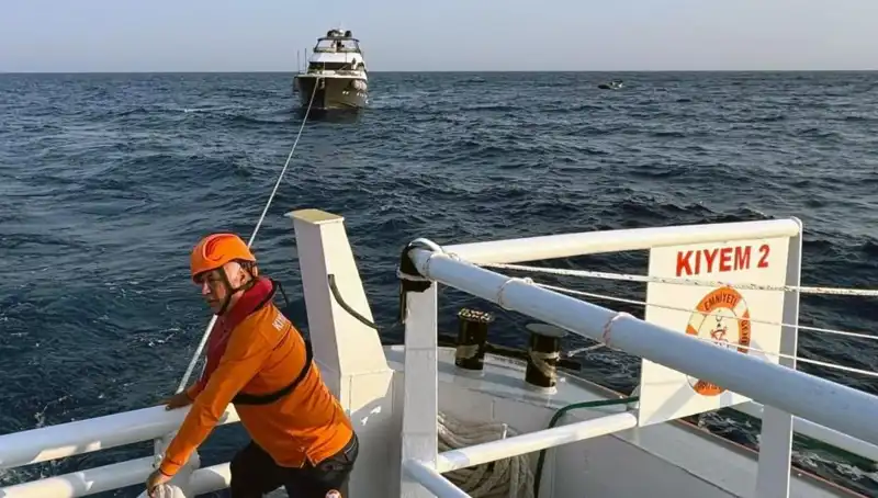 Marmaris'te Sürüklenen Tekneye Hayat Kurtaran Müdahale