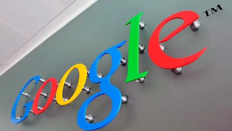 Google, Görüşmeleri Anlık Olarak Canlı Çeviriyor: Yeni Dönem Başlıyor