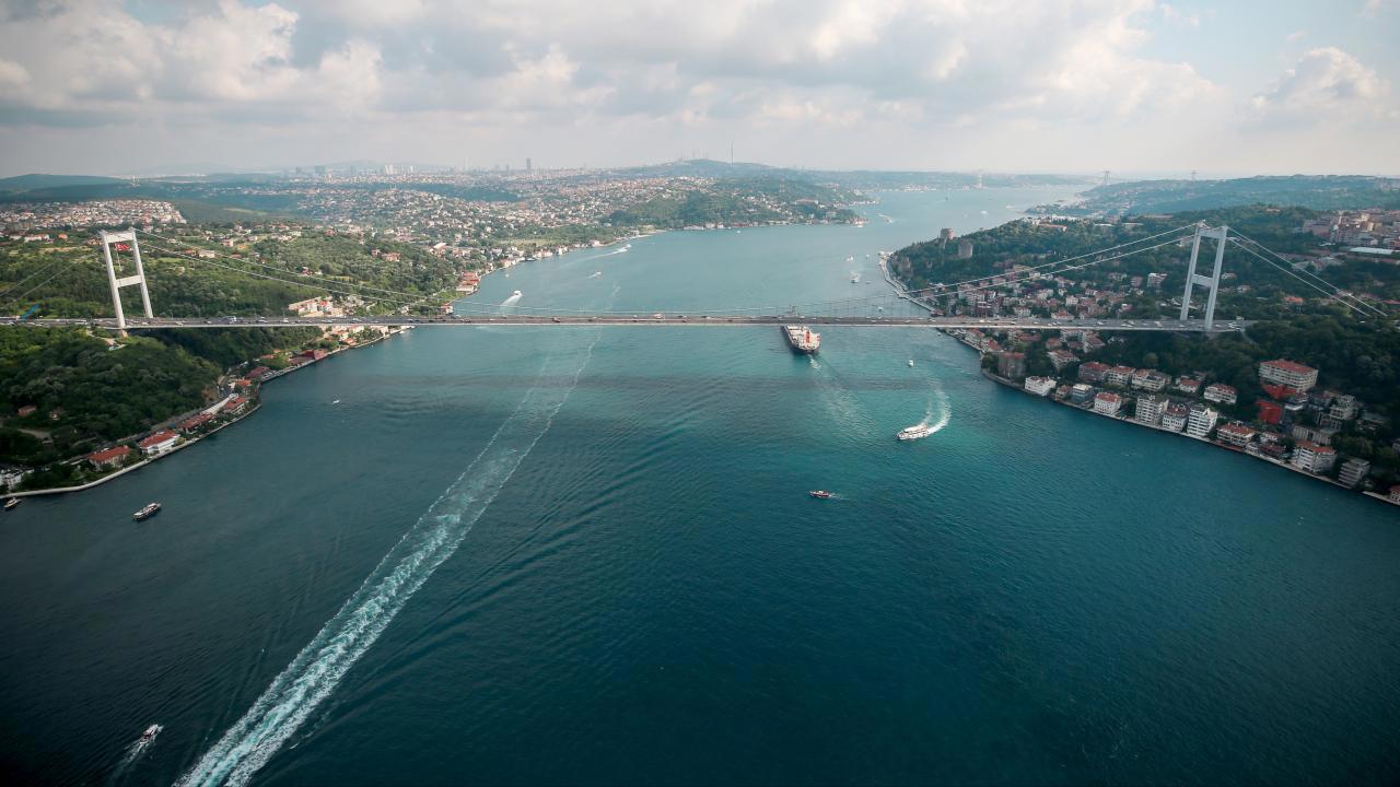 İstanbul Boğazı'nda gemi trafiği normal seyrine döndü
