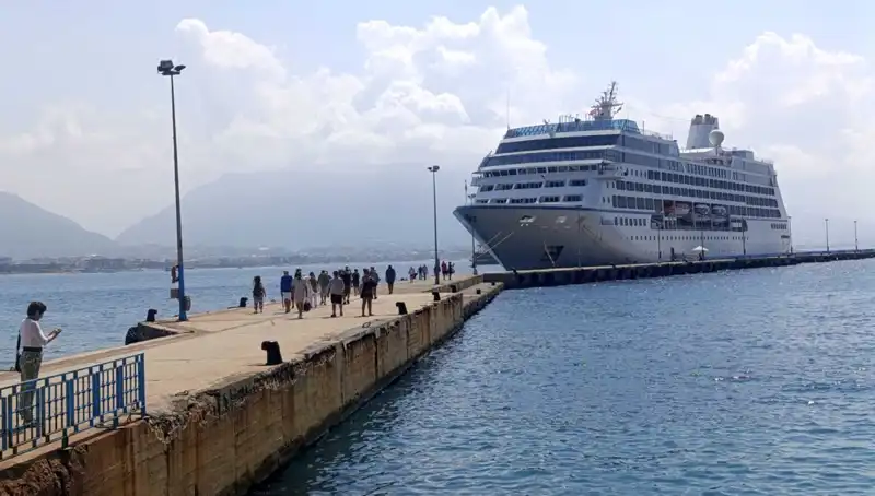 Amerikan Turistler Alanya’da Kruvaziyer Keyfi Yaşıyor: Şehirdeki İlk İzlenimler