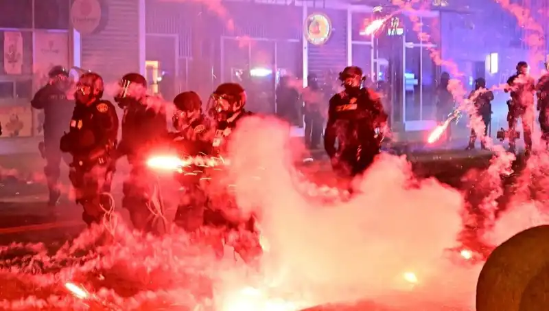 ABD'de Isyan Büyüyor: Los Angeles'taki Protestolar Ülke Genelinde Yankı Buldu