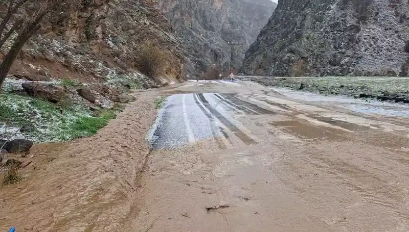 Tunceli’de Dolu ve Sağanak Yağışlar, Hayatı Olumsuz Etkiledi: Zarar Büyüyor!