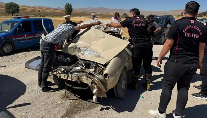 Kahramanmaraş'ta Feci Kaza: Kamyonet ile Otomobil Çarpıştı, Yürekler Ağızda!