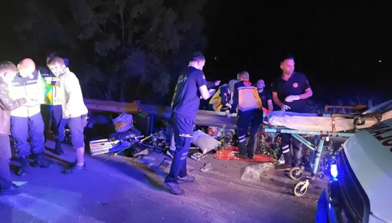 Minibüs Kazasında Savrulan Yolcular: Gözyaşları ve Korku İç İçe