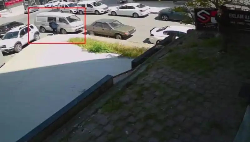 Hırsız, Aracını Çalmaya Çalışırken Suçüstü Yakalandı: O Anlar Kamerada!