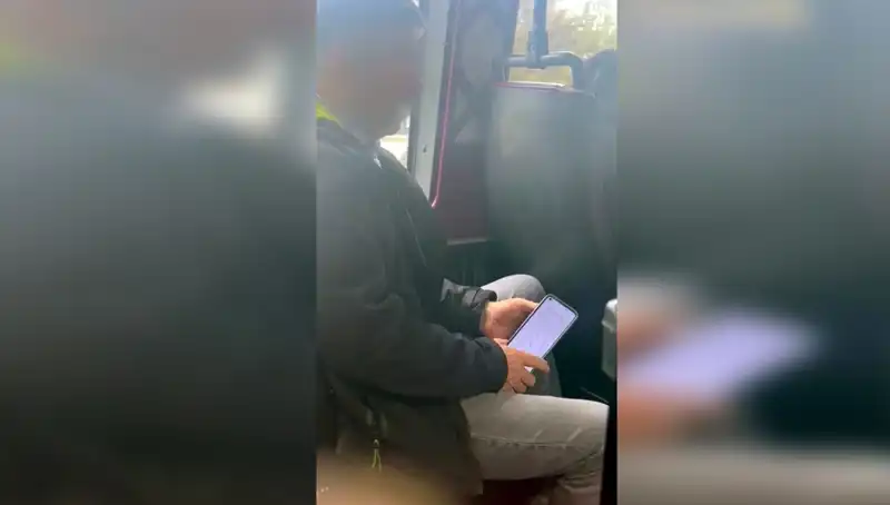 Minibüste Genç Kızı Taciz Eden Şüpheli Polisin Hızlı Müdahalesiyle Yakalandı