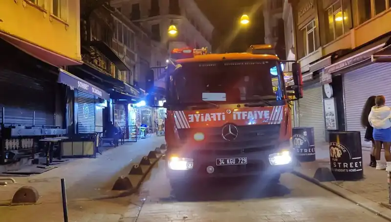 Beyoğlu'nda Asansör Boşluğuna Düşen Müşteri: Korkutan Olay ve Sonrası