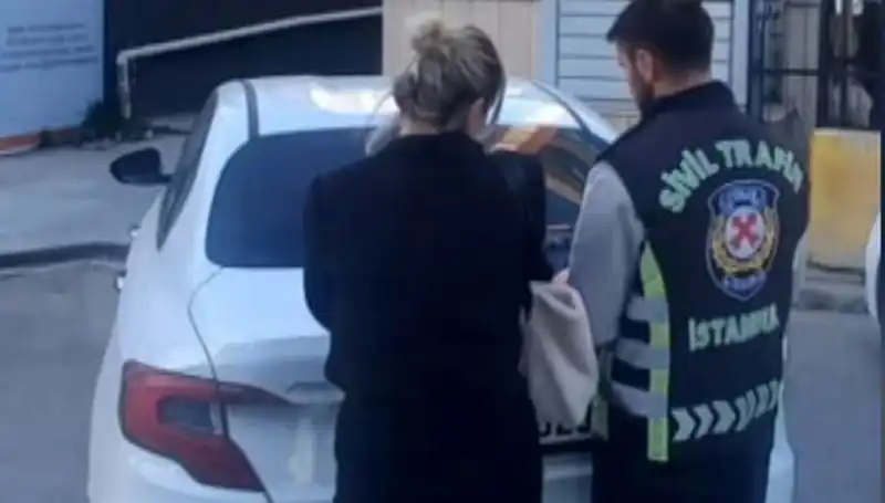 Kadıköy'de Drift Yapan Kadın Sürücüye Şaşırtan Ceza: 48 Bin Lira!