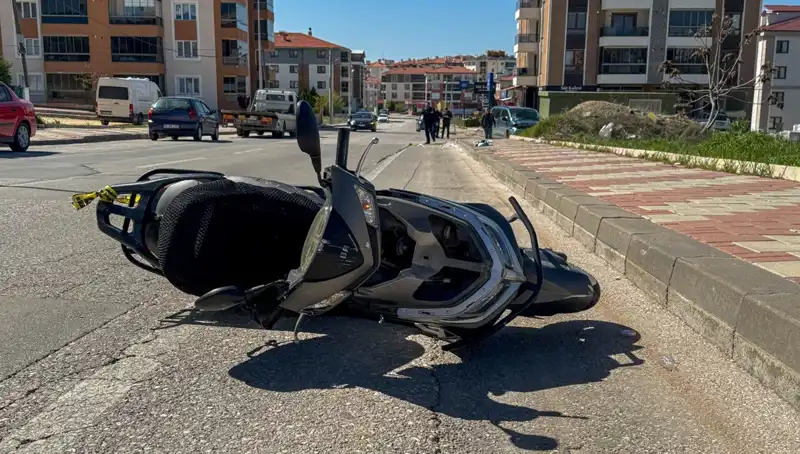 Uşak'ta Dehşet Anları: Hafif Ticari Araç ve Motosiklet Çarpıştı, 1 Kişi Hayatını Kaybetti