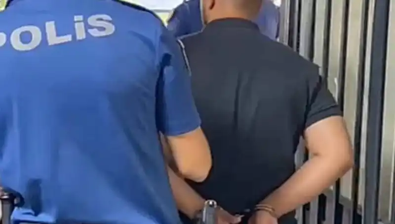 İzmir'de Polise Saldıran Şahıs Tutuklandı: Güvenlik Endişeleri Artıyor