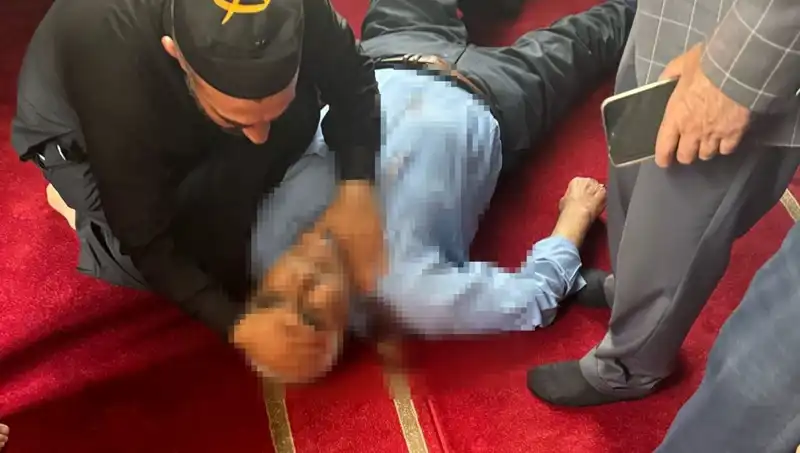 Camide Namaz Kılarken Bıçaklanan Adamın Yaşadığı Korkunç Olay
