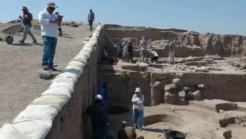 Oylum Höyük'teki Kazılar Devam Ediyor: Sıcak Havalara Rağmen Tarih Gün Yüzüne Çıkıyor