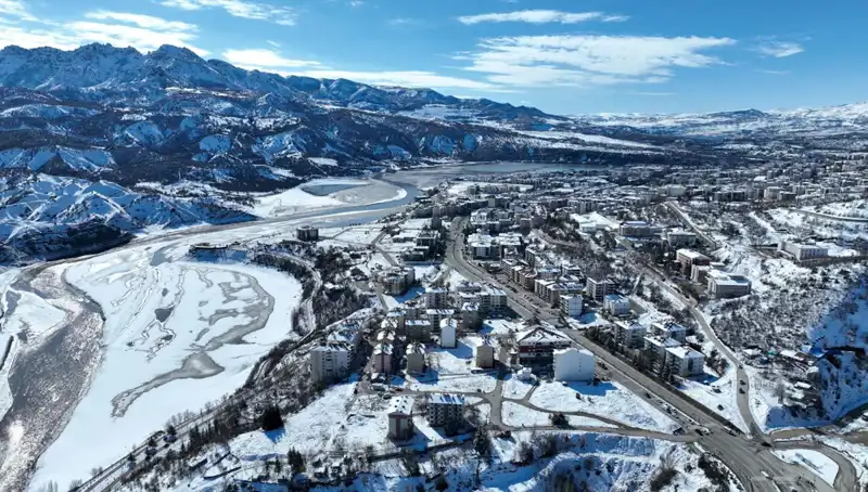 Tunceli'de Kar Yağışı Sonrası 131 Köy Yolu Ulaşıma Kapandı
