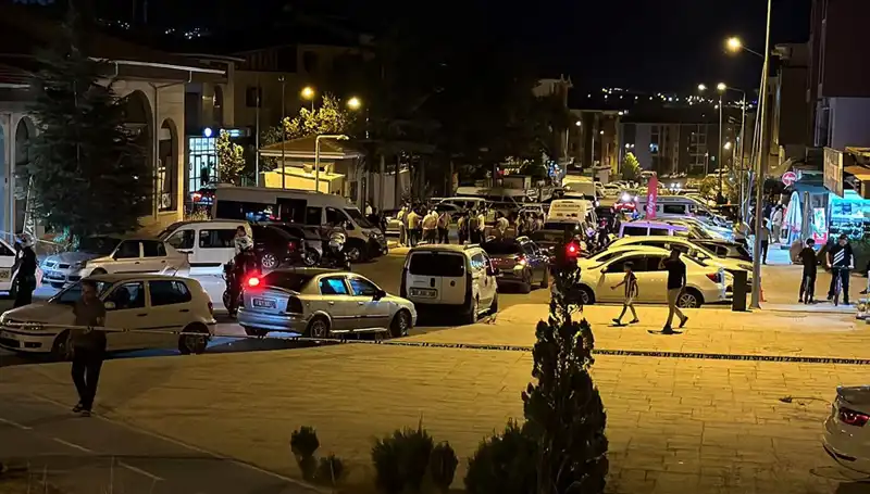 İki Aile Arasında Çıkan Kargaşada 1 Ağır Yaralı, 3 Kişi Hastaneye Kaldırıldı!