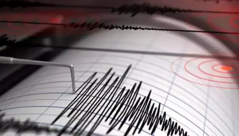 Ege Denizi'nde Korkutan Deprem! 4,1 Büyüklüğündeki Sarsıntılar Neden Oldu?
