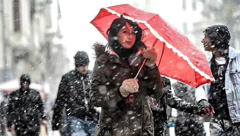İstanbul'a Soğuk Hava Dalgası Geldi: Sıcaklık 20 Derece Düşecek