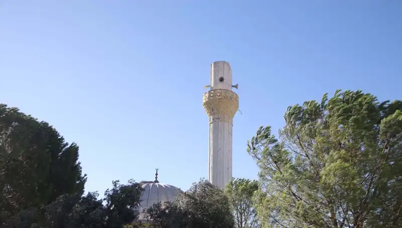 Muğla’da Fırtına Ortalığı Sarsıyor: Minare Külahları ve Çatılar Uçtu