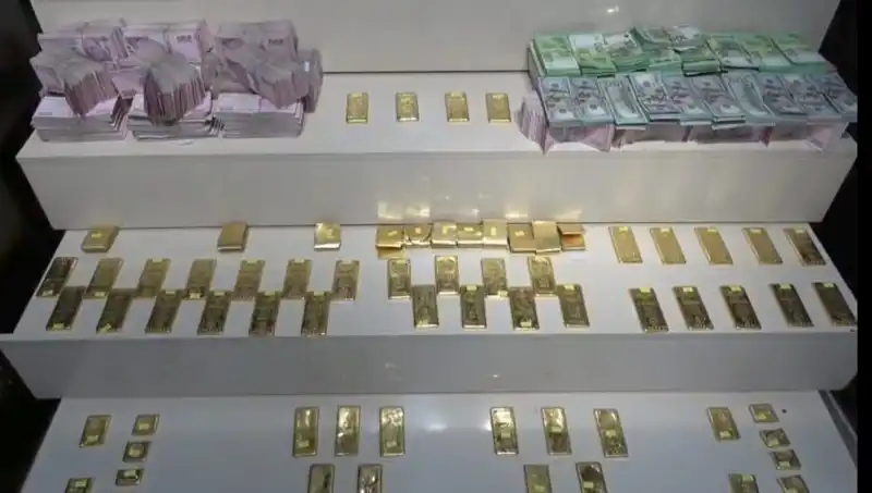 Van Havalimanı'nda Kaçak Altın ve Para Operasyonu: Detaylar Şaşırttı!