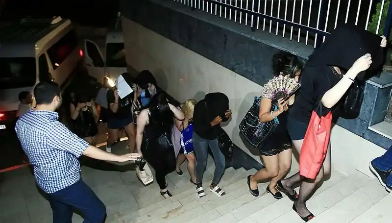 Düzce'de Fuhuş Operasyonu: 5 Zanlı Yakalandı, Olayın Perde Arkası