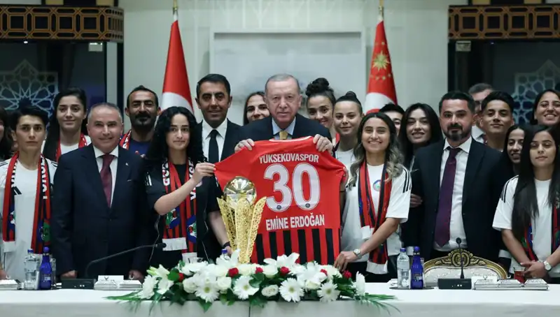 Yüksekovaspor Kadın Futbol Takımı, Cumhurbaşkanı Erdoğan ile Tarihi Bir Buluşma Gerçekleştirdi