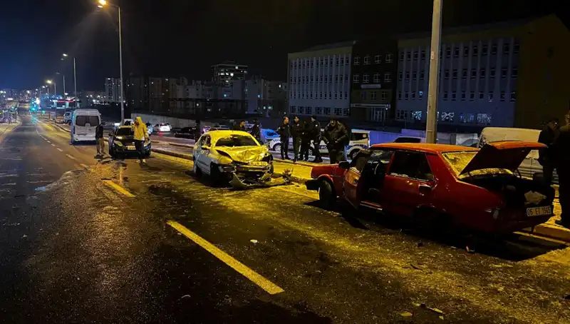 Kayseri'de Zincirleme Trafik Kazası: 11 Araç Birbirine Girdi!