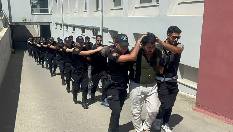 Adana'da 825 Kilo Eroin Operasyonu: 16 Şüpheli Tutuklandı