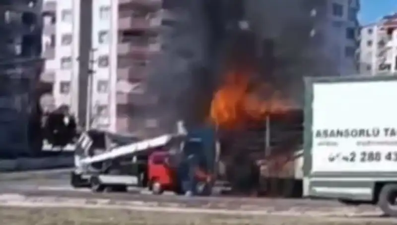 Alev Alev Yanan TIR, Yangın Sonrası Kül Oldu
