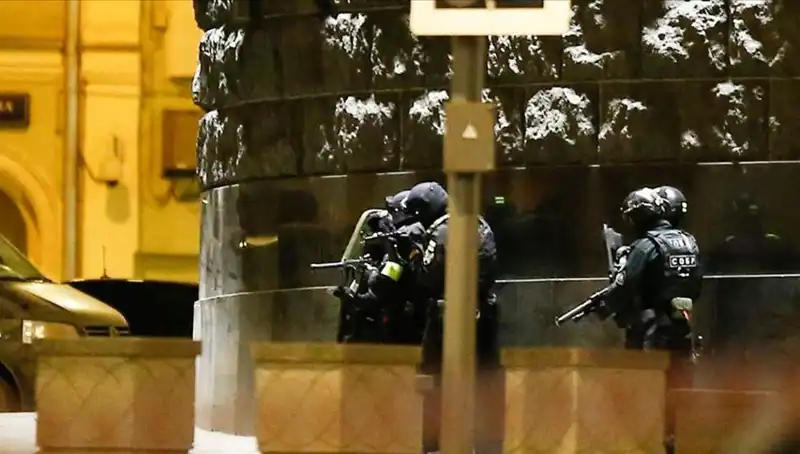 Rusya'da Şoke Eden Silahlı Saldırı: Çatıdan Rastgele Ateş Açtı