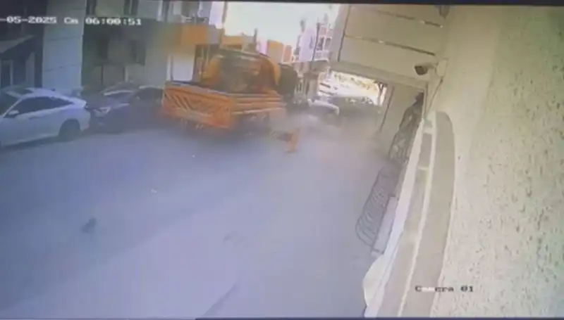 Kontrolden Çıkan Vinç, 23 Araca Çarparak Durduruldu