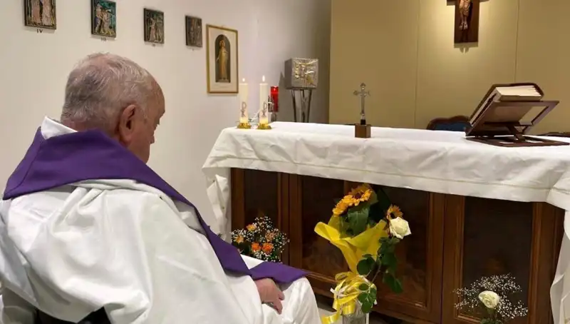 Vatikan'dan Çarpıcı Açıklama: Papa Kendi Başına Nefes Almayı Başardı!